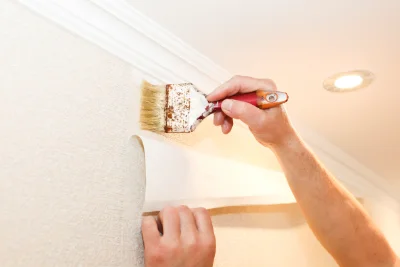 Pose de papier peint à Cozzano — revêtements muraux et toiles de verre